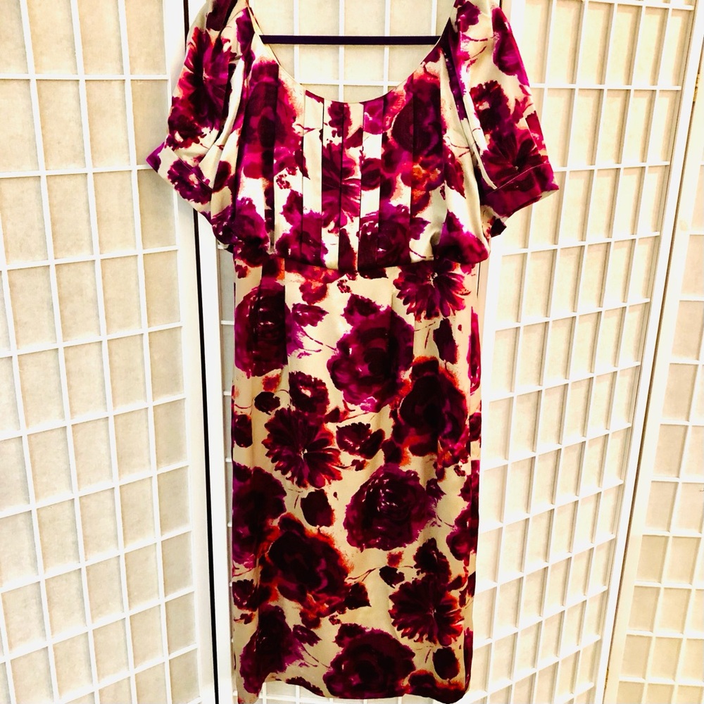 MODA INTERNATIONAL Gorgeous fuchsia silk dress. Pleats on top. Excellent.sz 14
